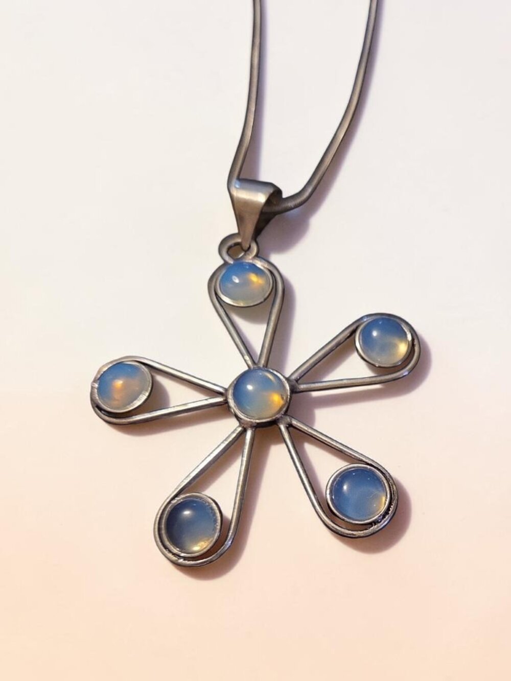 An 18" SS Chain Holding Six Opalites on A Pendant Measuring 2 1/2" x 2" - Picture 3 of 4